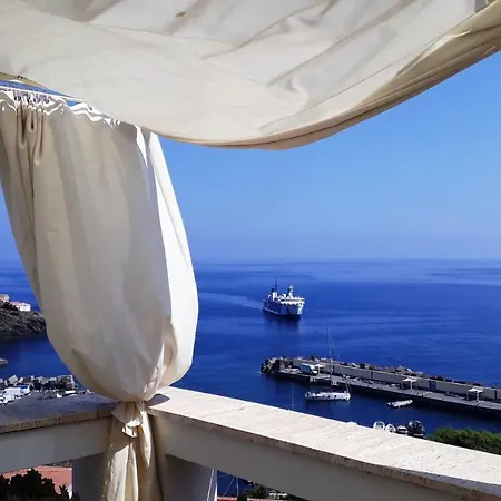 La Terrazza Dei Sogni 우스티카